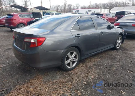 2014 Toyota Camry Se z USA, uszkodzony, nr VIN 4T1BF1FK5EU404493